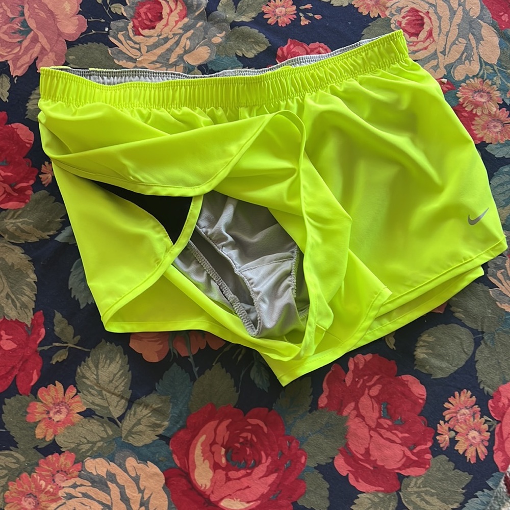 Nike shorts - Picture 3 of 4